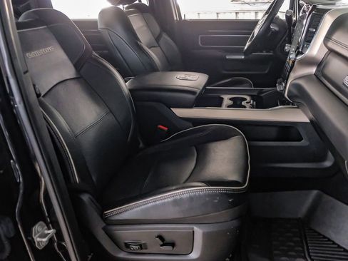 Used 2019 RAM 2500 Laramie w/ Black Appearance Package AWD/4WD image 31