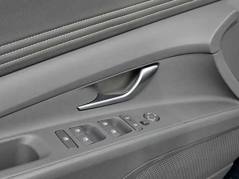 Used 2025 Hyundai Elantra SEL image 20