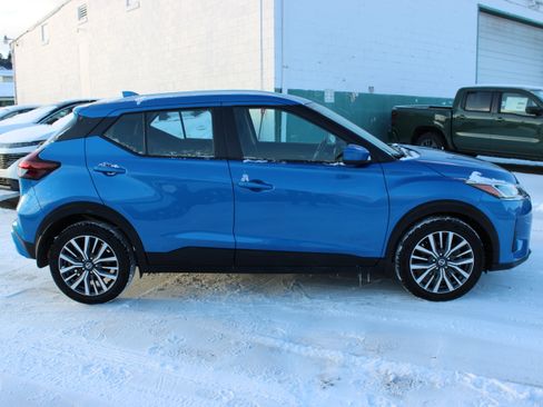 Certified 2021 Nissan Kicks SV image 8