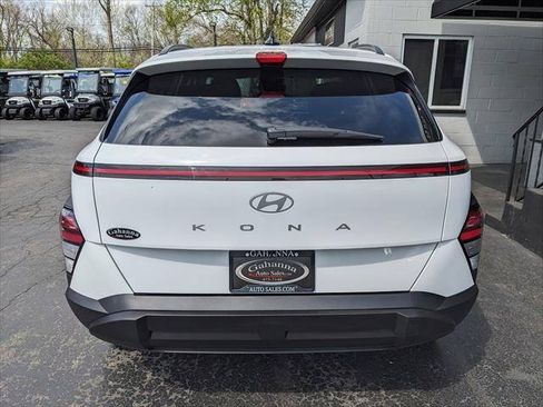 Used 2024 Hyundai Kona SEL FWD image 4