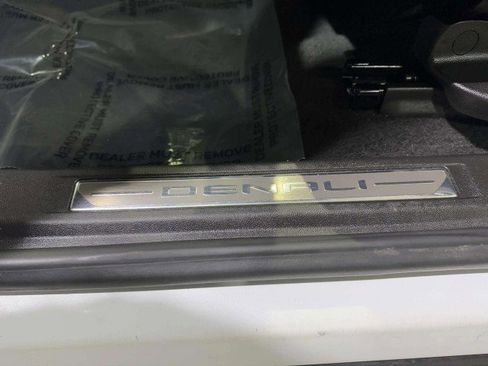 Used 2021 GMC Acadia Denali w/ Denali Technology Package image 26