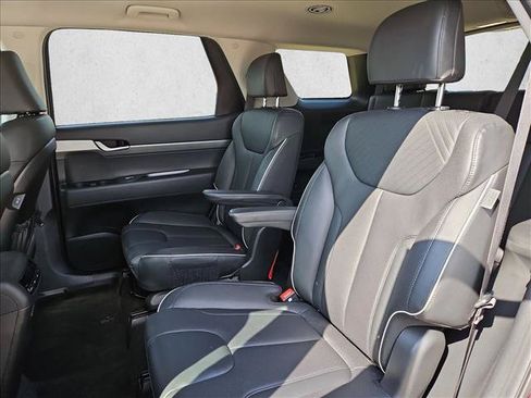 Used 2025 Hyundai Palisade SEL FWD image 16