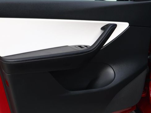 Used 2022 Tesla Model Y Performance image 14