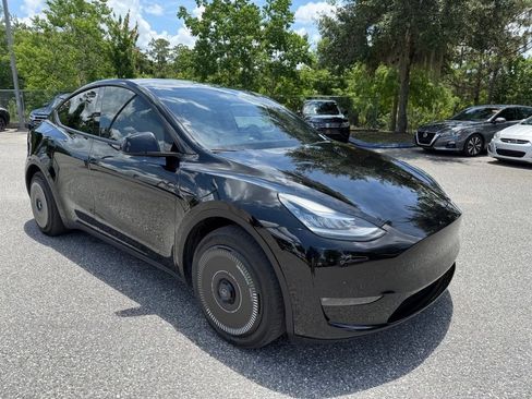 Used 2022 Tesla Model Y Long Range AWD/4WD image 3