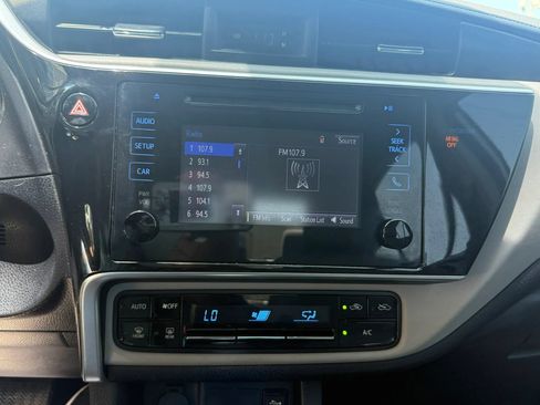 Used 2018 Toyota Corolla LE FWD image 11