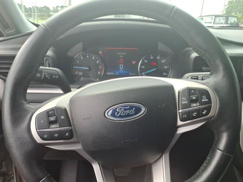 Used 2024 Ford Explorer XLT RWD image 31
