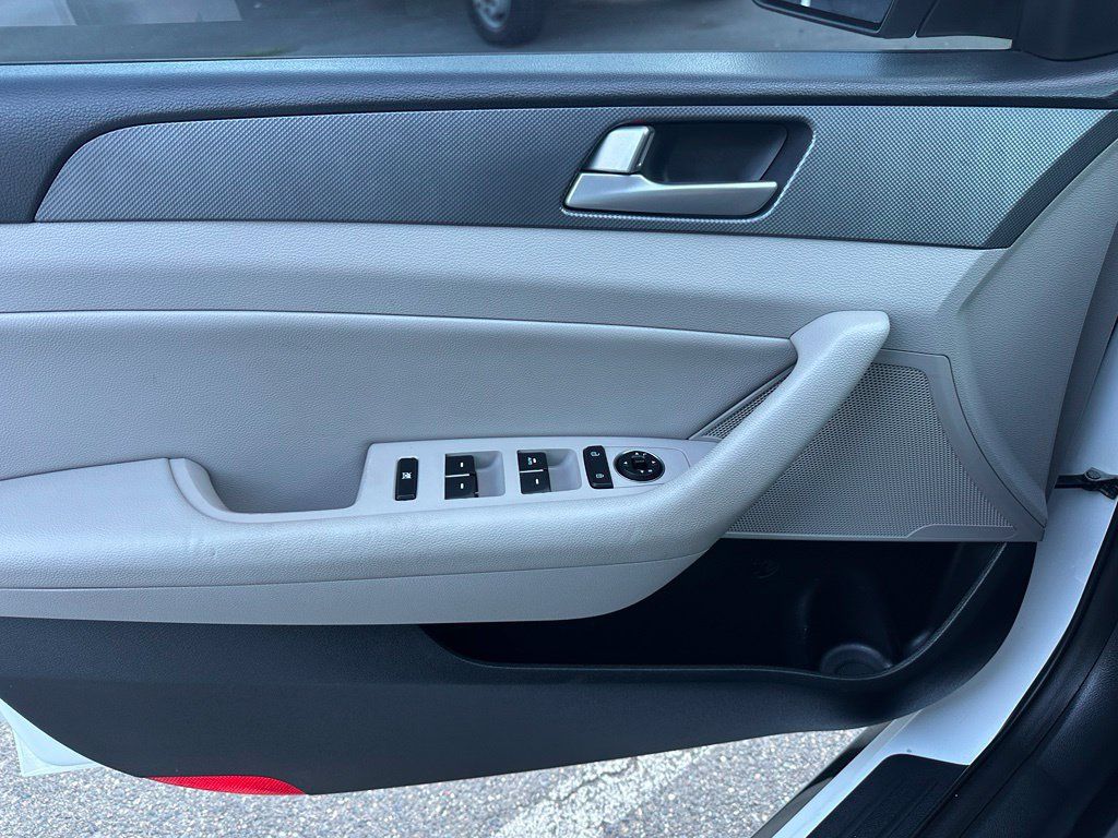 Used 2017 Hyundai Sonata SE FWD image 38