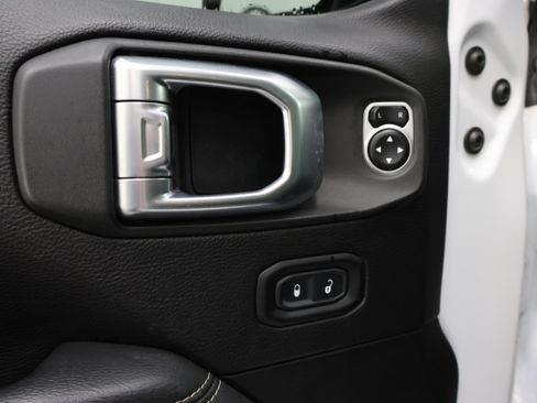 Used 2019 Jeep Wrangler Unlimited Sahara AWD/4WD image 38
