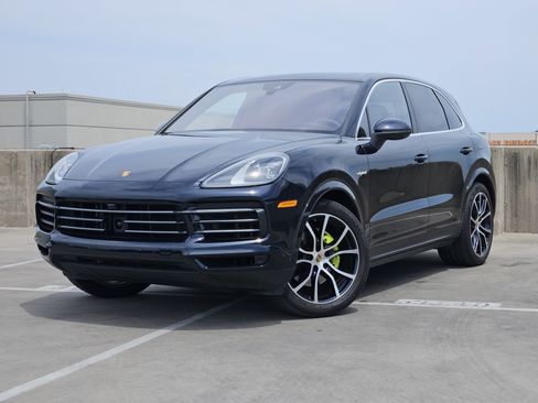 Certified 2022 Porsche Cayenne E-Hybrid AWD/4WD image 1
