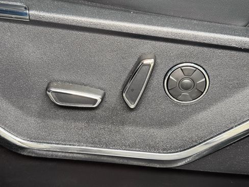 Used 2022 Ford F150 Lightning Platinum AWD/4WD image 7