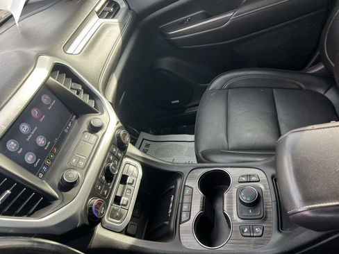 Used 2021 GMC Acadia SLT w/ Technology Package FWD image 15
