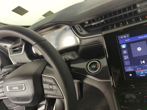 Used 2023 Jeep Grand Cherokee Altitude AWD/4WD image 24
