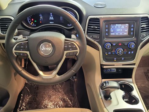 Used 2014 Jeep Grand Cherokee Laredo w/ Quick Order Package 23E AWD/4WD image 6