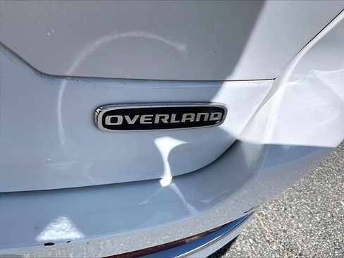 Used 2022 Jeep Grand Cherokee Overland AWD/4WD image 29