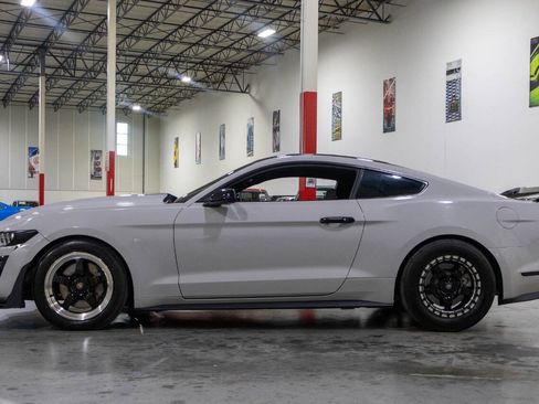 Used 2016 Ford Mustang GT RWD image 3