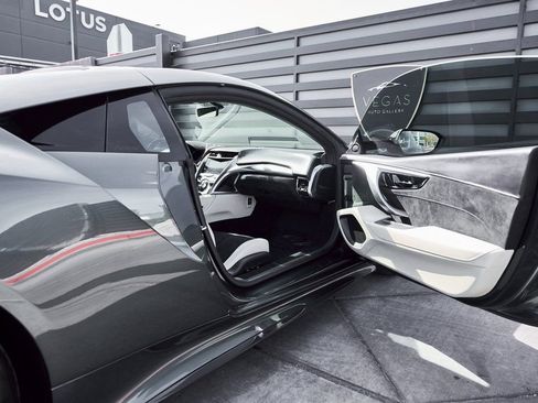Used 2017 Acura NSX image 29