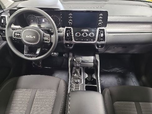 Used 2023 Kia Sorento LX FWD image 2