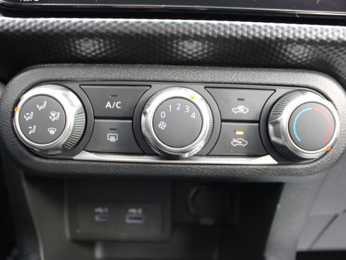 Certified 2024 Nissan Kicks SV image 18