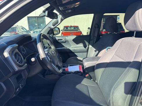 Used 2018 Toyota Tacoma TRD Off-Road image 7