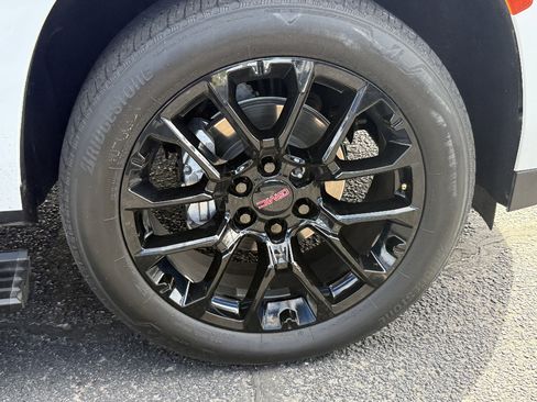 Used 2023 GMC Yukon Denali image 30