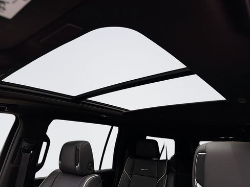 Certified 2026 Cadillac Escalade ESV Luxury AWD/4WD image 6