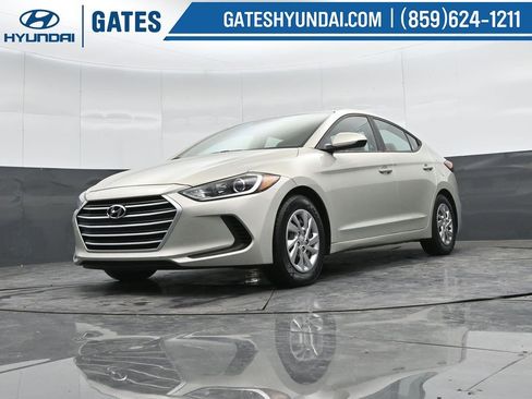 Used 2017 Hyundai Elantra SE w/ Cargo Package image 40