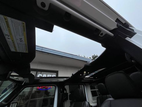 Used 2022 Jeep Wrangler Unlimited Sahara AWD/4WD image 24