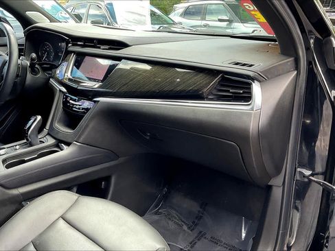 Used 2022 Cadillac XT6 Premium Luxury w/ Technology Package FWD image 16