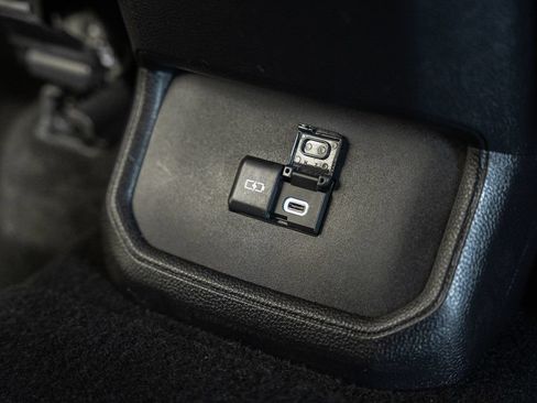 Used 2025 Toyota Highlander XLE AWD/4WD image 33