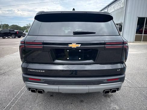 Used 2024 Chevrolet Traverse LT FWD image 9