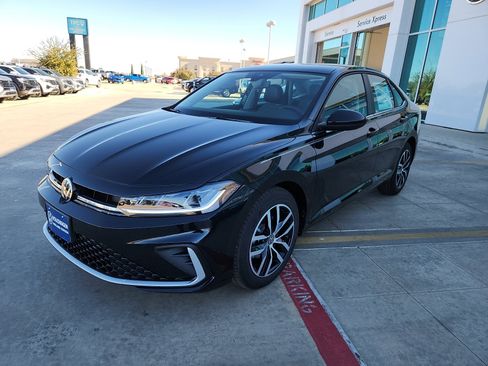 New 2026 Volkswagen Jetta SE image 3