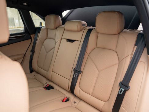 New 2026 Porsche Macan image 25