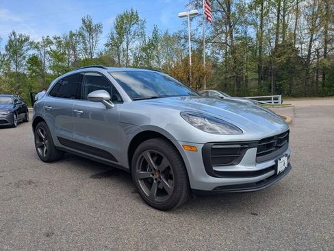 Used 2026 Porsche Macan AWD/4WD image 10