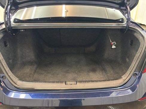 Used 2018 Honda Accord EX image 9