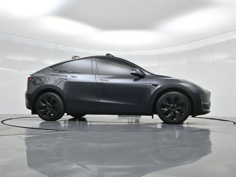 Used 2025 Tesla Model Y Long Range image 45