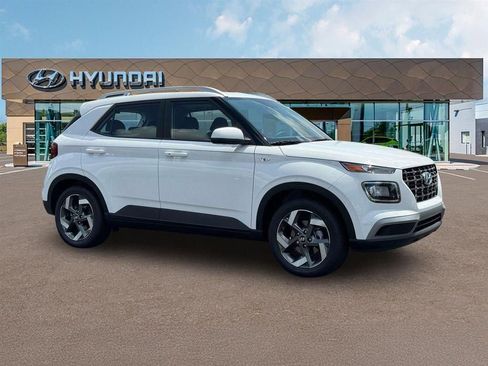 New 2025 Hyundai Venue SEL image 11