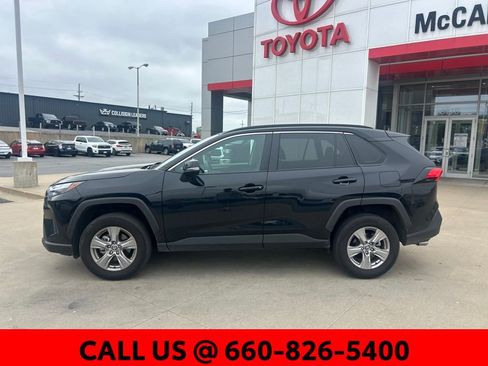 Used 2025 Toyota RAV4 XLE AWD/4WD image 9