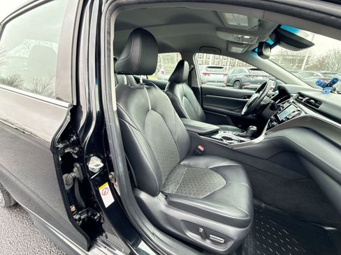 Used 2018 Toyota Camry XSE image 24