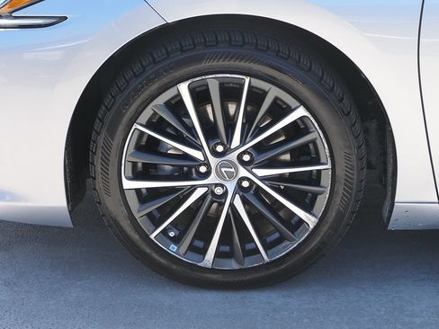 Used 2023 Lexus ES 300h w/ Premium Package FWD image 9