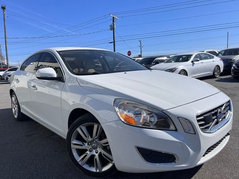 Used 2012 Volvo S60 T5 w/ Technology Pkg FWD image 2