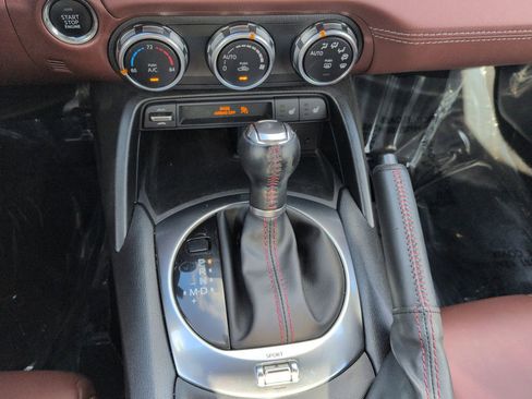 Used 2019 MAZDA MX-5 Miata RF Grand Touring RWD image 17