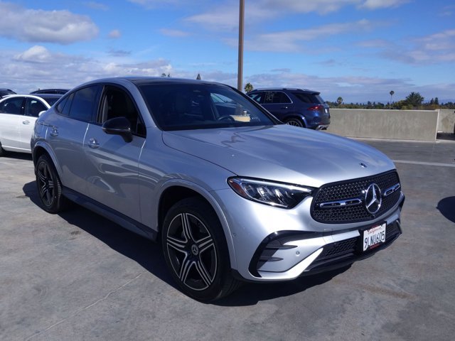 Used 2024 Mercedes-Benz GLC 300 4MATIC image 3