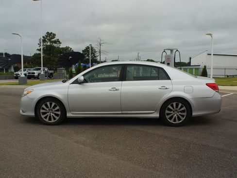Used 2012 Toyota Avalon Limited FWD image 10
