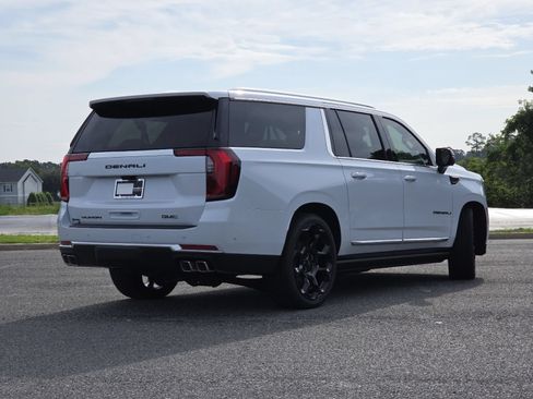 New 2026 GMC Yukon XL Denali w/ Denali Reserve Package AWD/4WD image 25