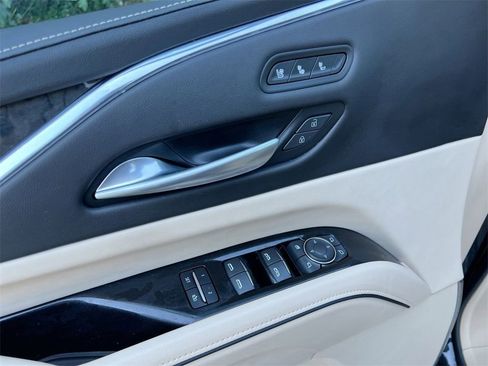 Used 2024 Cadillac Escalade Premium Luxury image 11