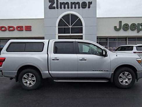 Used 2018 Nissan Titan SV w/ SV Convenience Package image 9