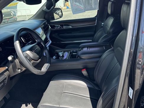 Used 2022 Jeep Grand Wagoneer Series I w/ Flexible Seating Group AWD/4WD image 6