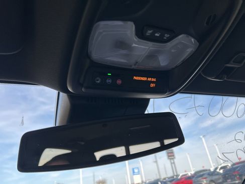 Used 2026 GMC Canyon Elevation w/ Convenience Package image 17