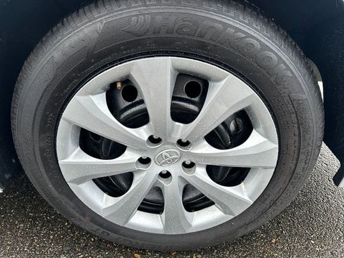 Used 2025 Toyota Corolla LE FWD image 14