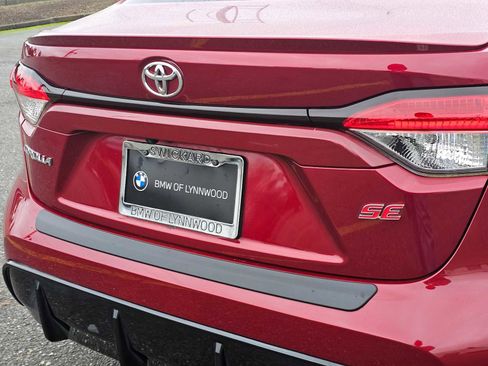 Used 2024 Toyota Corolla SE w/ SE Premium Package image 13